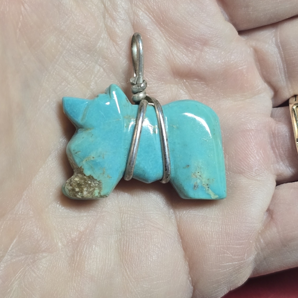 Native American Zuni Carved Turquoise Bear Fetish, Sterling Silver Pendant - Picture 3 of 5